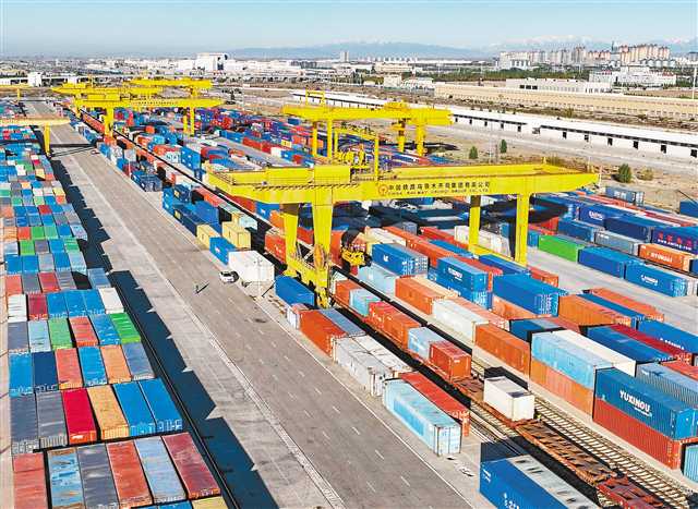 國(guó)際物流大通道 穿針引線(xiàn) 重慶與新疆?dāng)y手 通江達(dá)海